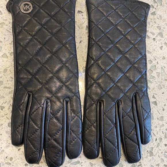 Michael Kors Accessories - MICHEAL KORS LEATHER GLOVES🖤